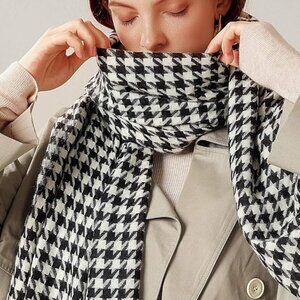 Oblong houndstooth Scarf